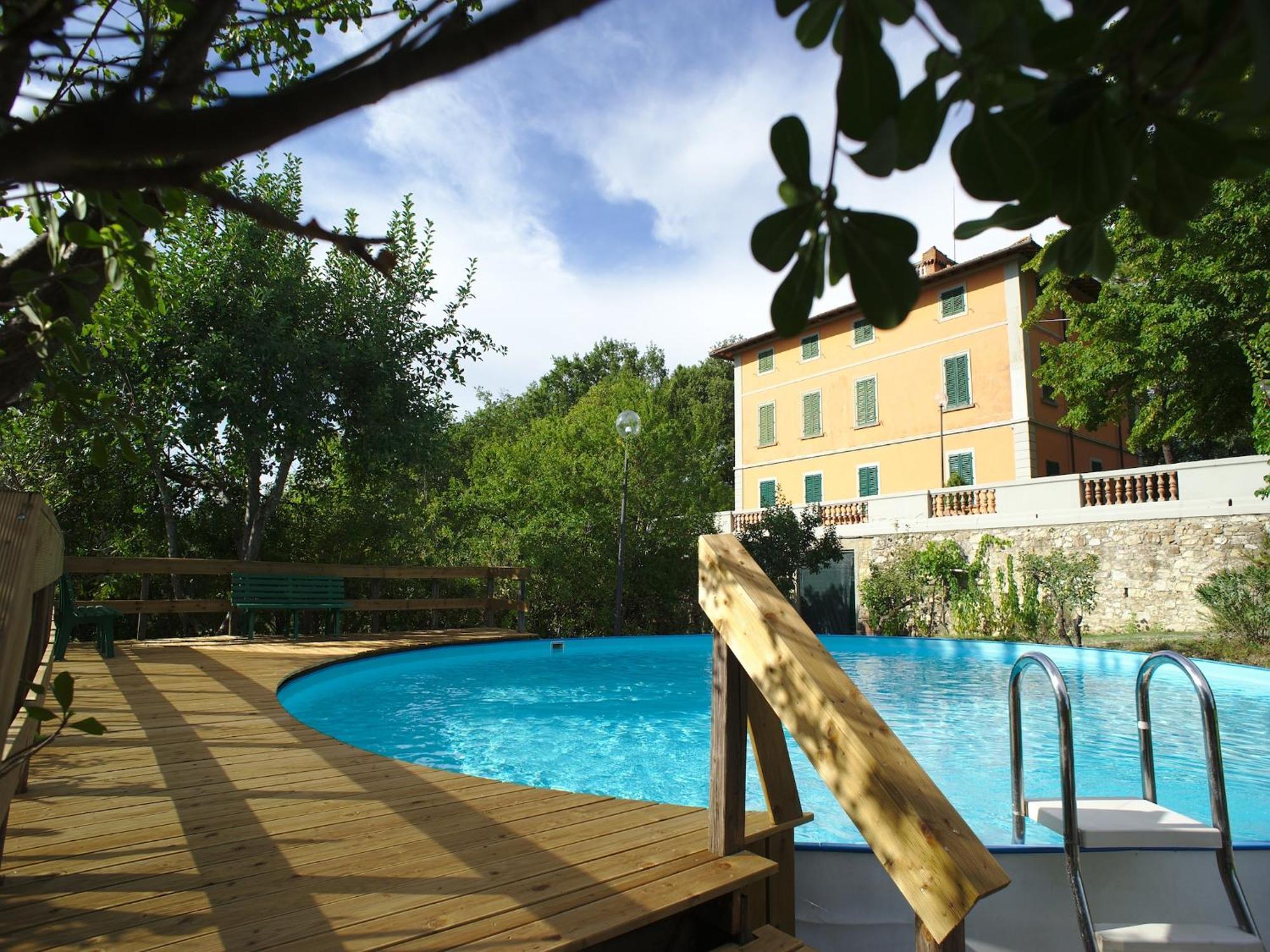 Lovely Holiday Home In Montefiridolfi With Hill View Exterior photo